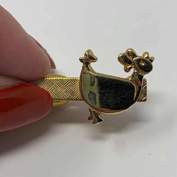 Vintage Gold Toned Chicken Tie Clip - Picture 1 of 4